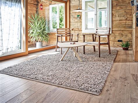 Individual home accessories in the interior trend colours for autumn 2019 already provide fresh, stylish accents. Teppiche von TISCA - Heimtextil Brunner