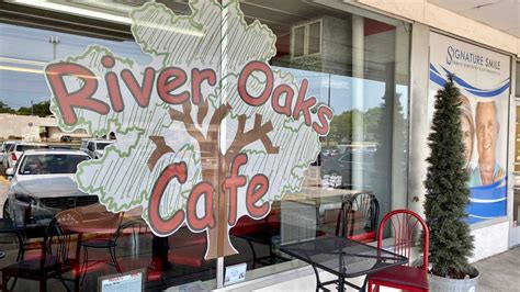 Safe Sidewalk Dining At River Oaks Cafe Near Fort Worth Tx Fort