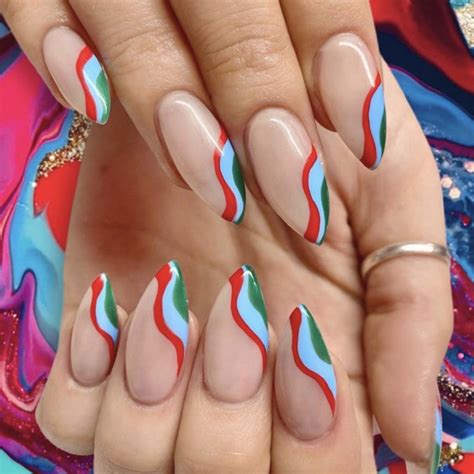 Wavy Nails The ‘70s Manicure Is Back Beautycrew