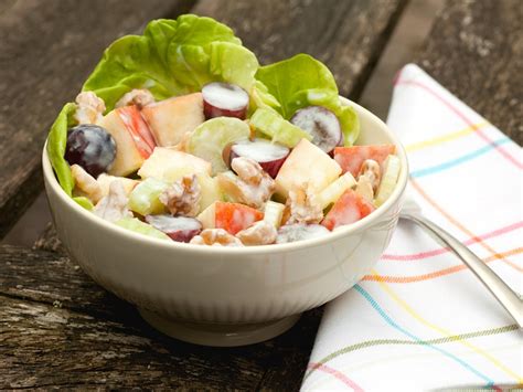 Party- Käsesalat mit Äpfeln und Mandarinen