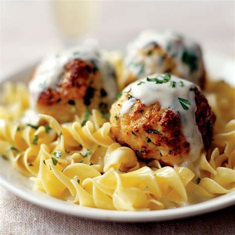 Super Size Turkey Meatballs With Spinach And Cheese Rachael Ray In