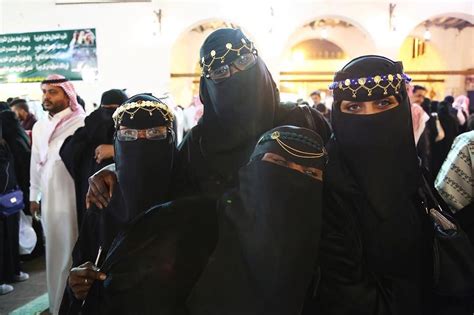 Saudi Passport Control Hires Women Popsugar Middle East Love