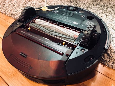 Here is a detail of the left wheel, the one i need to fix. iRobot Roomba 980 Review - The Good, The Bad, & The Bottom ...