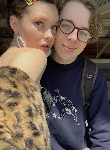 This one will look good as new for the entire time your relationship is long distance and far beyond. Ed Oxenbould Age, Movies, Parents, Net Worth, Dating Status