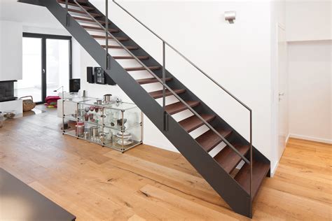 Trotzdem ist die funktionalität der treppe in keiner weise beeinflußt. Stahltreppe kaufen: Treppenhersteller Treppenbau Voß ...