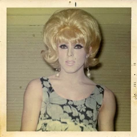 38 cool snaps of the 1960s blonde ladies vintage news daily
