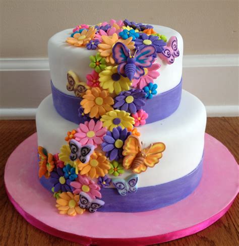 Steal inspiration from your favorite blue china and decorate an accent nail or two with delicate roses. flower and ladybug cakes | flower cake photo | Birthday ...