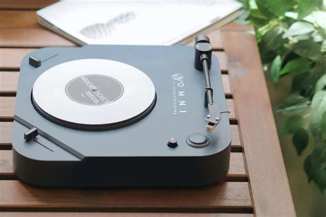 OMNI Portable Turntable | The Coolector