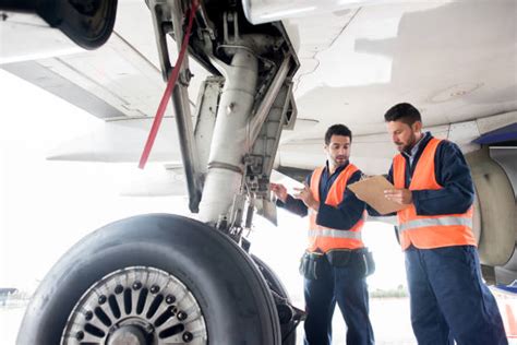 The Benefits Of Taking An Aircraft Maintenance Technician Prep Course