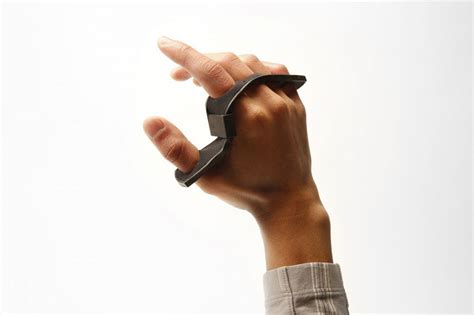 Tap Strap Sulap Tangan Anda Menjadi Keyboard Bluetooth Hybrid