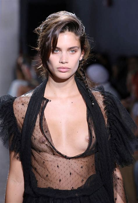 Sara Sampaio No Bra In Lacy Black Top On The Runway Taxi Driver Movie