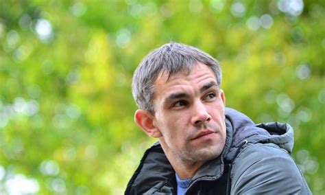 Артист, режиссёр, певец, поэт, метросексуал и человек, в одночасье превратившийся в главного актёра россии на родине и за рубежом, петров обосновался в российском кино уверенно и. Дмитрий Гирев: биография, фильмография фото - Актеры ...