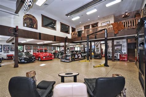 Man Caves Are Awesome Heres A Mancave Garage House Man Garage