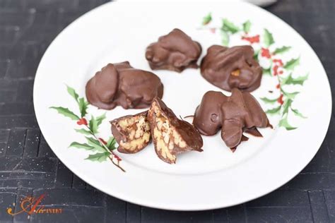 These caramels have a good. Pecan, Caramel and Chocolate Turtles The Easy Way - An ...