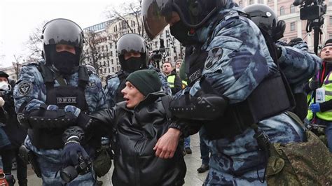 Russia Targets Navalny Supporters With Arrests Searches Ahead Of New