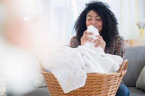 How To Wash White Clothes To Make Them Look New