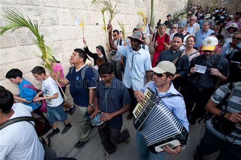 Palm Sunday Procession In Jerusalem Editorial Photo Image Of Pilgrim
