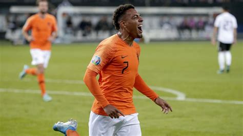 His current girlfriend or wife, his salary and his tattoos. Ligue Europa : Donyell Malen, le prodige hollandais qui ...