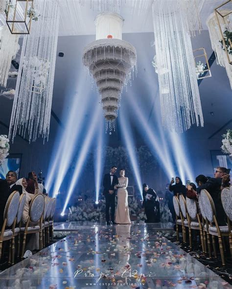 Ramai protes rangkaian pernikahan artis yang disiarkan, kpi akan panggil stasiun tv terkait. 7 Foto Mewahnya Pernikahan Artis Malaysia, Weedding Cake ...