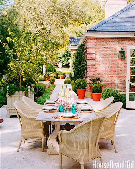 Find the outdoor dining solution that fits your outdoor space, shop here. Designer Outdoor Dining Rooms - Outdoor Dining Ideas