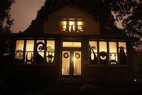 Halloween Window Decorations Ideas To Spook Up Your Neighbors