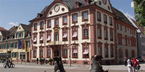 Ist ein passender ansprechpartner für sie dabei? Offenburg - Historische Innenstadt • Fußgängerzone ...