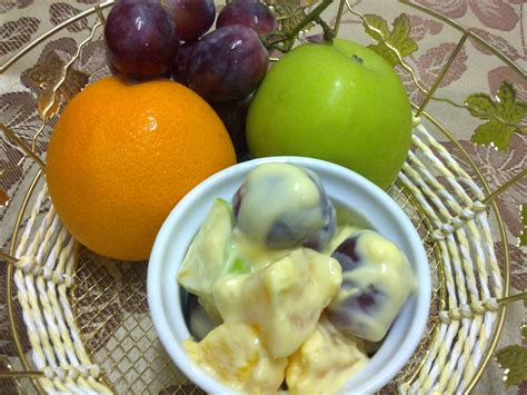 Tambahkan parutan keju cheddar diatas salad sesuai selera. Diari Zaliedana..: Salad Buah-Buahan Simple