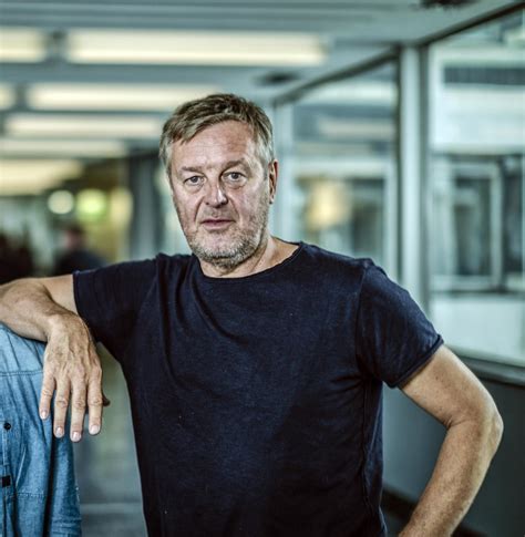 Ook doet hij vaak verslaggeving van wedstrijden uit de belgische voetbalcompetitie. Frank Raes krijgt extra time na zijn pensioen - De Standaard