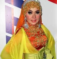Gamis menjadi busana andalan dalam berpakaian bagi setiap wanita muslimah. Model Baju Gamis yang Dipakai Artis - MODEL FASHION TERKINI