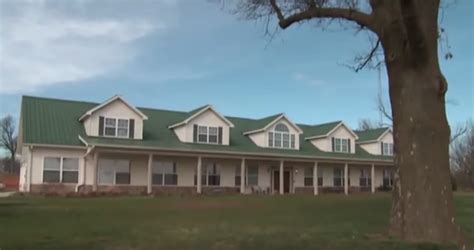 Duggar House Tour Inside All The Homes Owned By The Duggars