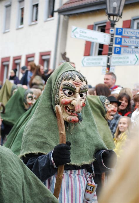 무료 이미지 군중 사육제 색깔 의류 축제 제전 마스크 좀비 독일 데모 복장 마녀 쉬게하다 2285x3335 1108577 무료 이미지