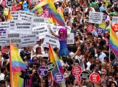Istanbul Du Parc Gezi La Gay Pride La Contestation N Est Pas Morte