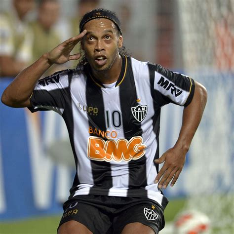 Brazilian Star Ronaldinho Signs Liga Mx Contract With Queretaro Espn Fc