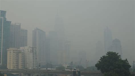 According to the department of environment. Haze shrouds Kuala Lumpur amid forest fires | islam.ru