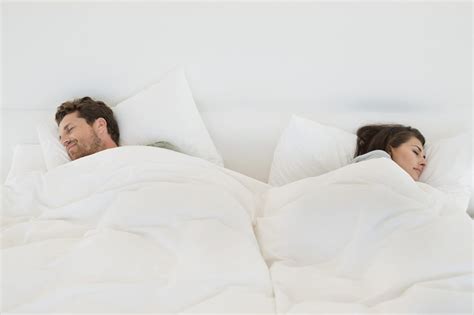 ¿cómo duermes con tu pareja esto significa cada posición — fmdos