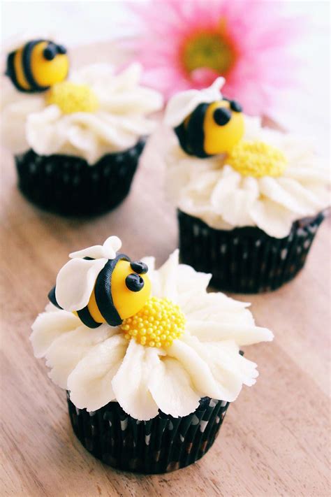 Maybe you would like to learn more about one of these? DIY Bumblebee & Flower Cupcakes #flowercupcakes | Flower ...