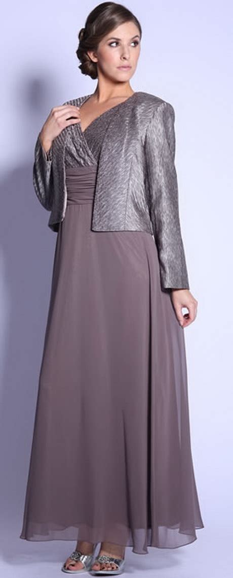 Bien longue, vous aimerez la porter avec des sandales ou des mules pour un style décontracté. Ensemble robe veste