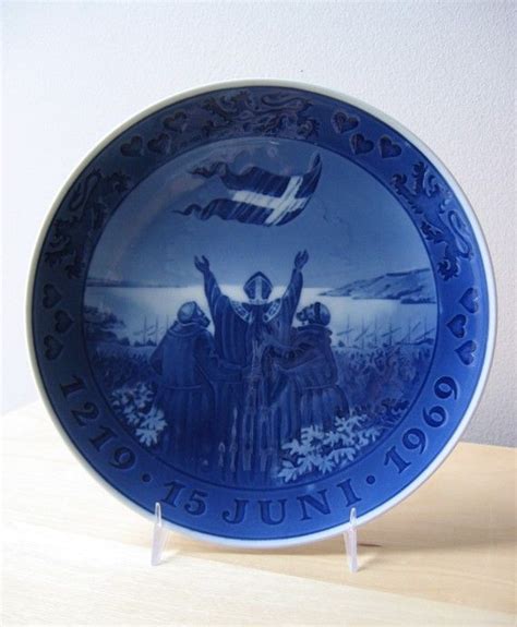 From wikimedia commons, the free media repository. Love this plate from the year I was born! | Danish flag, Blue plates, Plates
