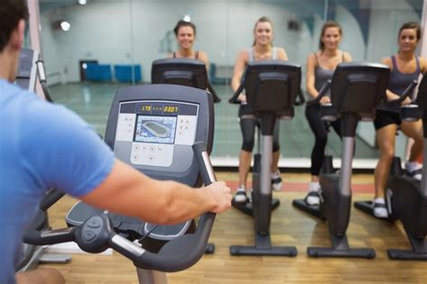 how many calories does a cycling class burn