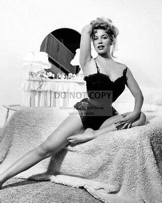 Collectible Photographic Images RT010 MODEL BONNIE LOGAN PIN UP 8X10