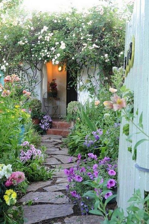 33 Stunning Cottage Style Garden Ideas To Create The Perfect Spot 23