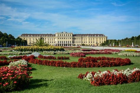 Skip The Line Schonbrunn Palace And Gardens Guided Tour In Vienna