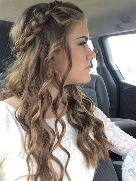 65 Prom Hairstyles That Complement Your Beauty Fave Hairstyles Easy Homecoming Hairstyles