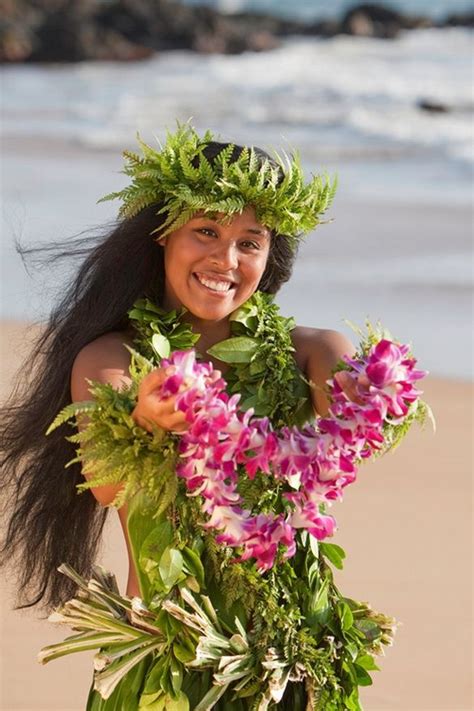 The History Of The Hawaiian Lei Birth Etiquette Aloha Guirnaldas Hawaianas Isla De Hawaii