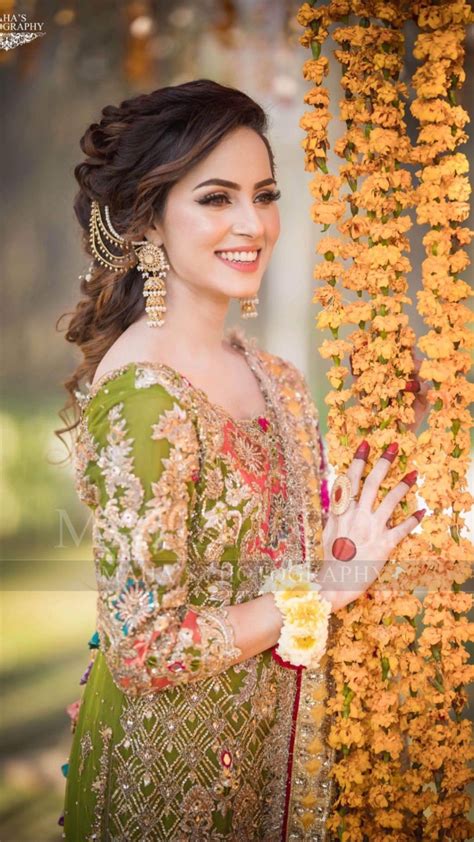 Pin By Munir Seham On Mehndi Brides Makeup Hair Pakistani Bridal