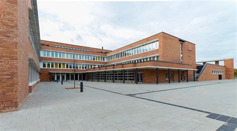 Die schule ist nach ihrem gründer heinrich brecht benannt. Bertolt Brecht Schule Nürnberg Neubau
