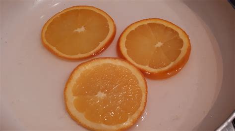 Versate la glassa sul pan d'arancio, decorate con qualche scorzetta d'arancia candita e servite. Pan d'arancio - Ricetta originale siciliana • Sale & Zucchero