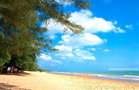 Hanya sekitar 30 menit perjalanan saja dari pusat kota. Lombang Beach Sumenep, Madura | Pantai, Indonesia, Pulau