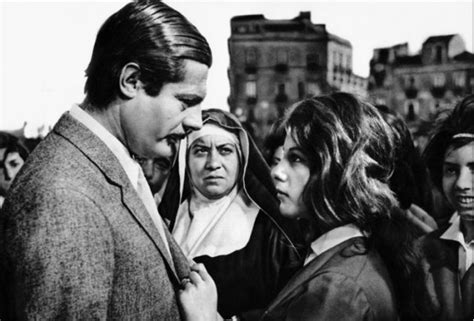 Alle spalle di mastroianni si. C'era una volta un film: Divorzio all'italiana (1961) di ...