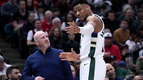 Reports Giannis Suffers Sprained Ligament In Wrist Avoids Serious Damage